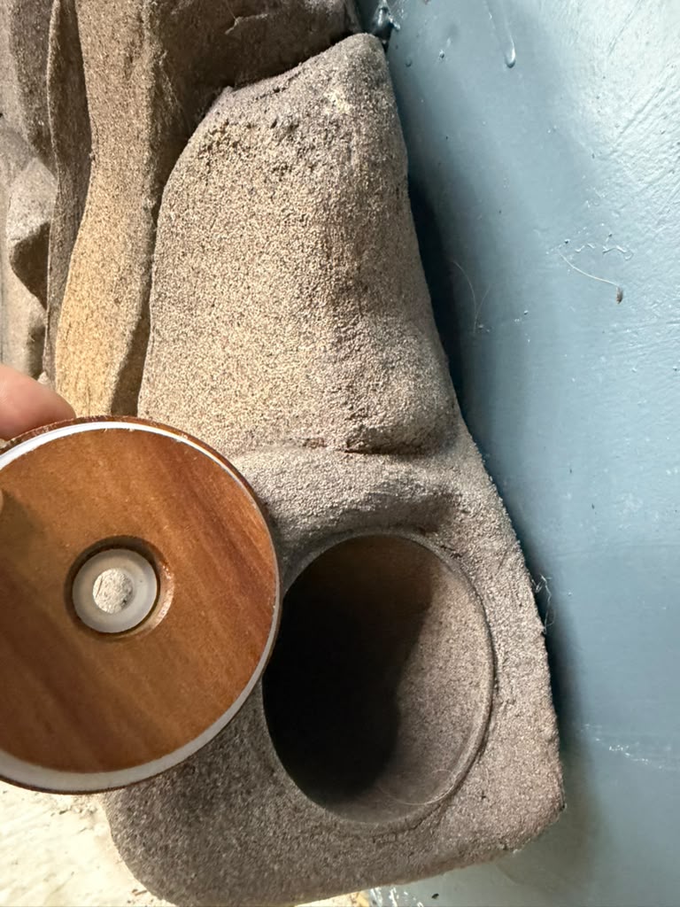 Amona’s memory compartment with the lid removed